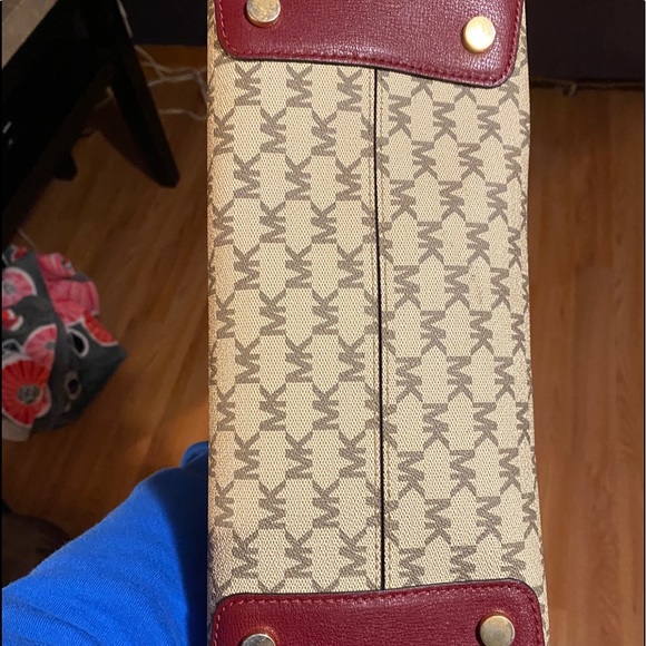 Michael Kors Handbag - Picture 8 of 8